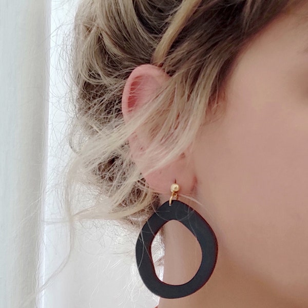 Boucles d'oreilles Black Circle Wooden Drop, Boucles d'oreilles Stud Drop, Boucles d'oreilles élégantes, Cadeau pour elle, Boucles d'oreilles de forme organique, Eco friendly BK18