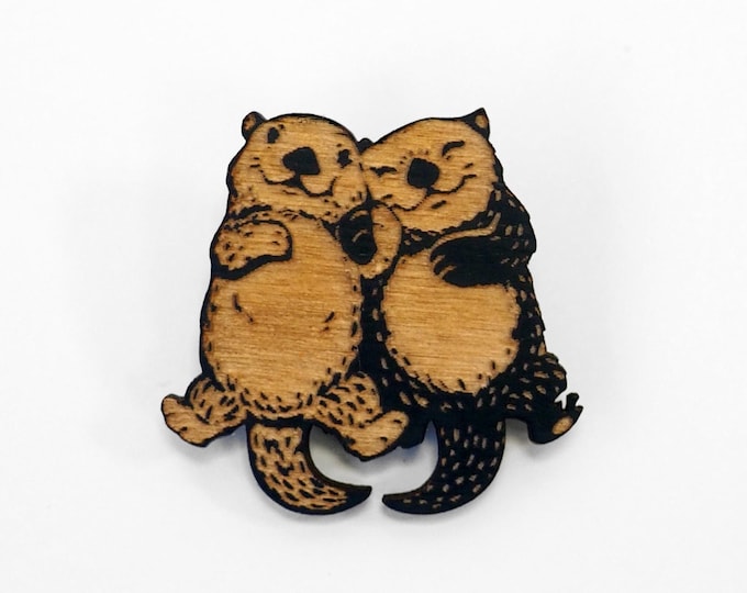 Otter Couple Pin, Otters Holding Hands Pin, Anniversary Gift, Valentine's Day Gift, Romantic Gift, Wooden Pin, Wooden Fridge Magnet, ΒΚ143