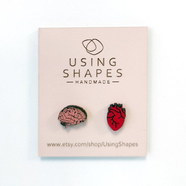 Boucles d'oreilles coeur humain et cerveau, boucles d'oreilles coeur d'anatomie, boucles d'oreilles en bois, poste de coeur anatomique, postes roses et rouges, respectueux de l'environnement, SPK02