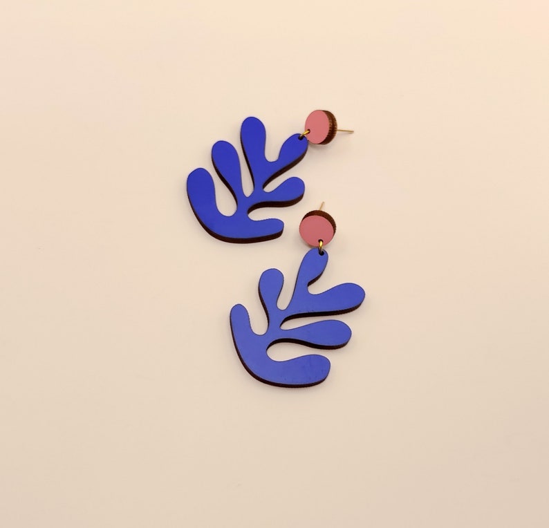 Pendientes colgantes de madera inspirados en Henri Matisse, pendientes azules y rosas, joyas inspiradas en el arte, ecológico BL5 imagen 2