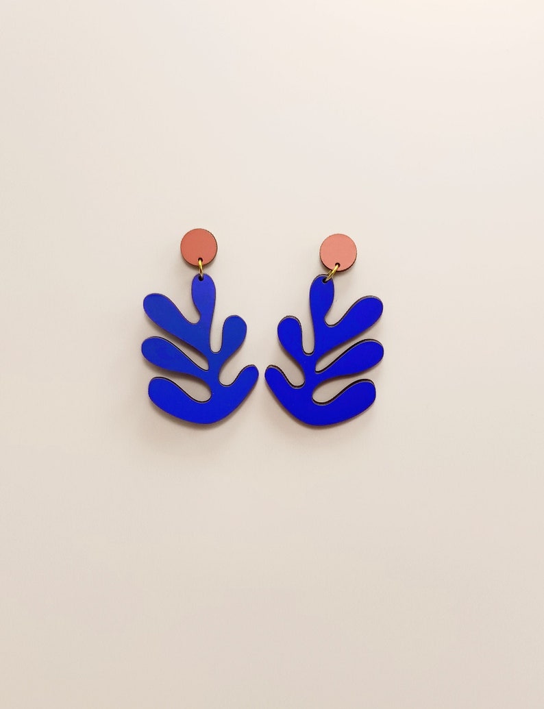 Pendientes colgantes de madera inspirados en Henri Matisse, pendientes azules y rosas, joyas inspiradas en el arte, ecológico BL5 imagen 1