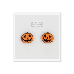 手描きのジャック・オー・ランタンのスタッドピアス：バーチウッドのハロウィンジュエリー