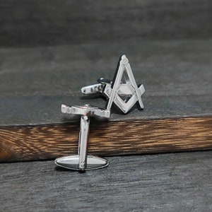 Oval Head Silver Masonic Signet Ring Bearing The Square & Compass