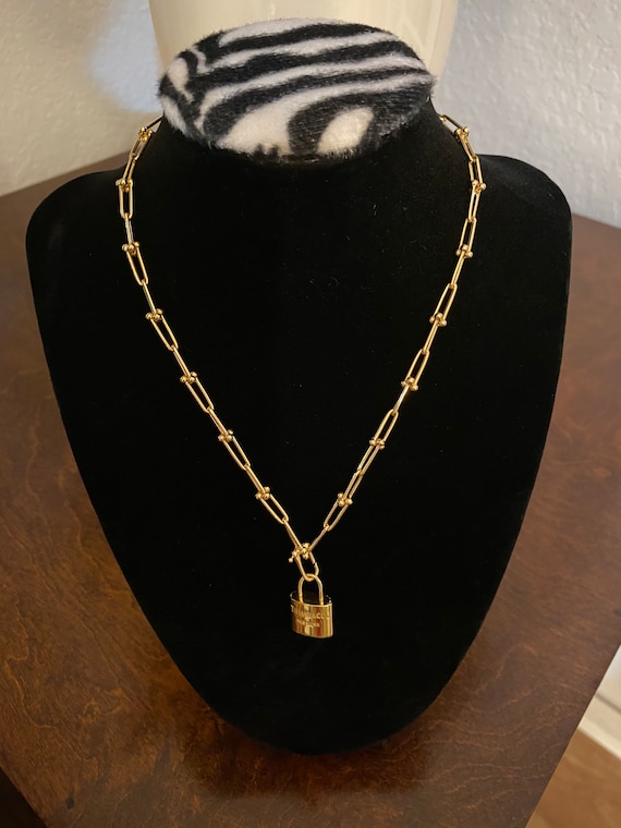 18k real gold  necklace chain with pendant. - image 1