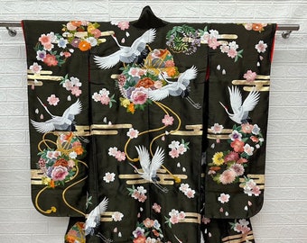 Japanese Kimonos: Wear a Piece of Japanese Culture.Authentic Japanese Kimonos for Sale. kimono Robe,Wedding Robe,Silk,  Fabric, original.