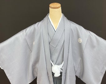 Second-hand goods. Only men's kimono and haori are sold. [MONTSUKI][HAORI][KIMONO]Japanese kimono.P-929-4