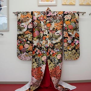 Japanese Kimonos: Wear a Piece of Japanese Culture.Authentic Japanese Kimonos for Sale. UCHIKAKE,Wedding Kimono,Silk,  Fabric, original.