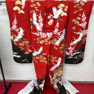 Japanese Kimonos: Wear a Piece of Japanese Culture.Authentic Japanese Kimonos for Sale. UCHIKAKE,Wedding Kimono,Silk,  Fabric, original.