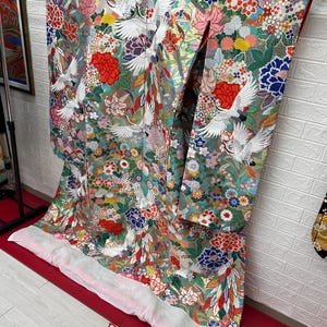 Japanische Kimonos: Tragen Sie ein Stück japanischer Kultur.Authentische japanische Kimonos zum Verkauf. UCHIKAKE,Hochzeitskimono,Seide.