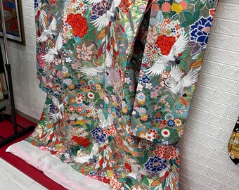 Japanische Kimonos: Tragen Sie ein Stück japanischer Kultur.Authentische japanische Kimonos zum Verkauf. UCHIKAKE,Hochzeitskimono,Seide.
