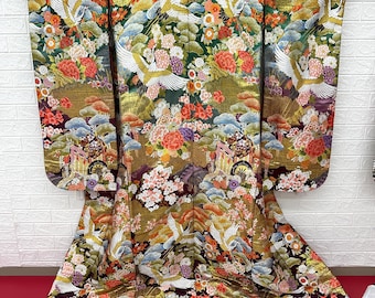 Japanische Kimonos: Tragen Sie ein Stück japanischer Kultur.Authentische japanische Kimonos zum Verkauf. UCHIKAKE,Hochzeitskimono,Hochzeitskimono,Seide,Stoff,Original.