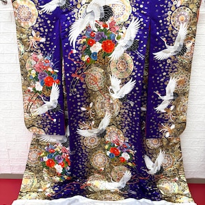 Japanese Kimonos: Wear a Piece of Japanese Culture.Authentic Japanese Kimonos for Sale. UCHIKAKE,Wedding Kimono,Silk,  Fabric, original.