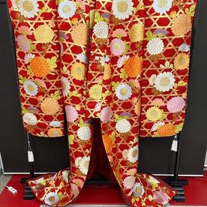 Japanese Kimonos: Wear a Piece of Japanese Culture.Authentic Japanese Kimonos for Sale. UCHIKAKE,Wedding Kimono,Silk,  Fabric, original.