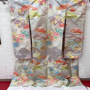 Japanese Kimonos: Wear a Piece of Japanese Culture.Authentic Japanese Kimonos for Sale. UCHIKAKE,Wedding Kimono,Silk,  Fabric, original.