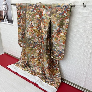 Kimonos japonais : portez un emblème de la culture japonaise. Vente de kimonos japonais authentiques. Peignoir kimono, Robe de mariée, Soie, Tissu, original.