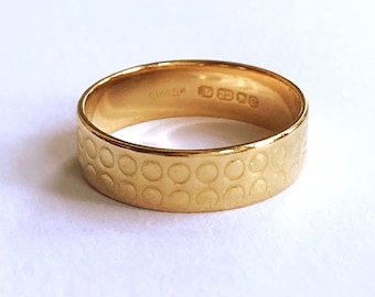 Vintage 22ct Gold Engraved Patterned 5mm Band Ring. Hallmarked