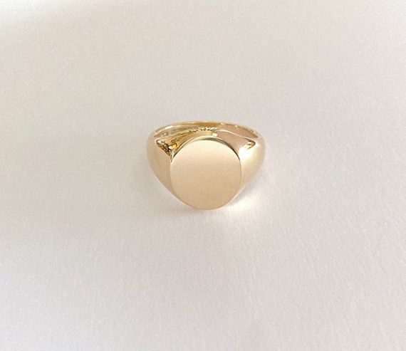 Heavy gold signet ring new arrivals