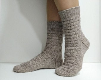Handgestrickte Wollsocken Frauen Wollsocken handgestrickt Handgefertigte Wollsocken Lange Wollsocken Wollsocken handgestrickt von Frauen Individuelle Wollsocken
