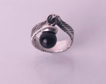 Allure Ring, onyx silver ring, sterling silver ring, moving head onyx ring