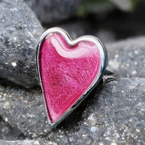 Anello con cuore in pietra preziosa rossa: anello impilabile in argento sterling