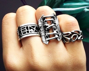 Corset ring in sterling silver