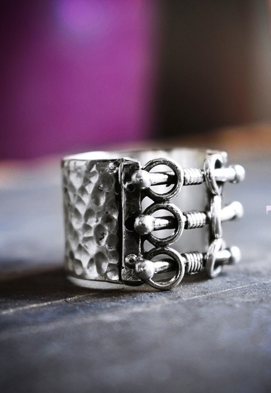 槌目加工のチャンキーシルバーリング、コルセットリング - Etsy 日本
