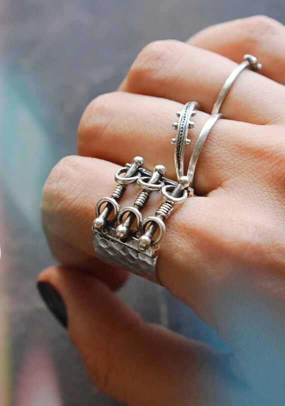 槌目加工のチャンキーシルバーリング、コルセットリング - Etsy 日本