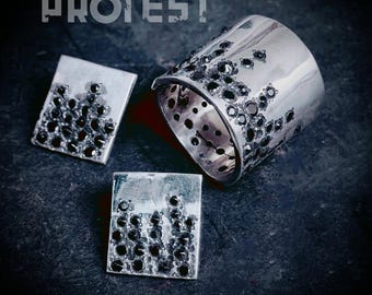 Conjunto de anillo y pendientes de plata hechos a mano: joyería geométrica moderna con detalles en negro