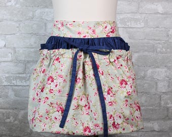 Premium Harvesting Apron with Pockets for Phone Tools Gadgets | Gardening Apron | Vintage Half Apron | Farm Vegetables Fruits Eggs Holder