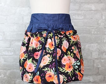 Vintage Floral Harvesting Apron with Deep Pockets - Garden Gathering Apron for Collecting Fruits Veggies and Eggs - Farmhouse Gift