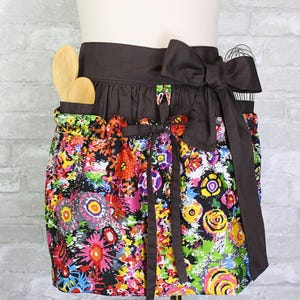 Gardening Apron - Harvesting Apron - Pocketed Farm Tool for Collecting Vegetables Eggs Fruits - Vintage Half Apron Phone Holder - Flowers