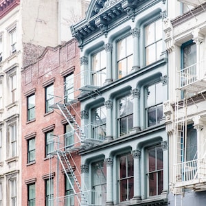 Manhattan, New York Fotografie - Treppen und Farben - Architektur Fine Art Fotografie, Soho, Urban Home Decor, große Wandkunst, Bild