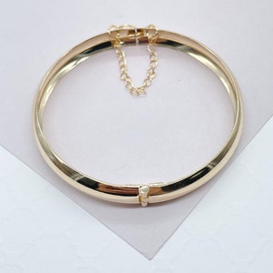 18k Gold Filled Plain Bangle With Patterned Sides & Clasp Chain