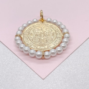 18k San Benito Charm Crowned with Pearl Beads