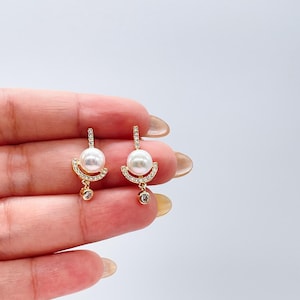 18k Gold Filled Pendulum   Drop Earring  featuring a Small Smooth Pearl