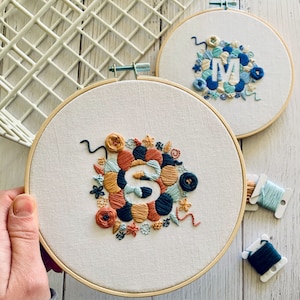 Custom initial embroidery kit. Letter hand sewing hoop art. Choose your colours. DIY craft project for bedroom art. Mindful relaxing hobby.