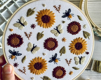 Sunflower Embroidery Kit - DIY Beginner Craft for Relaxation and Mindfulness. Floral Summer Hand Sewing Pattern