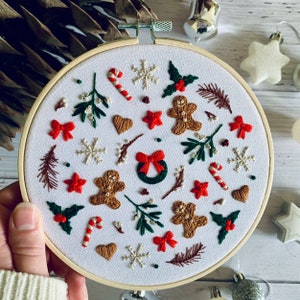 Digital download. Festive gingerbread embroidery hoop art PDF pattern with instructions. Christmas holiday beginner wall decor project