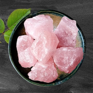 Rosenquarz Kristall rohes rosa Geschenk für Liebe Heilung Energiestein, Einsamkeit Komfort Umarmung Herz Chakra Reinigung Geist Amulett Talisman