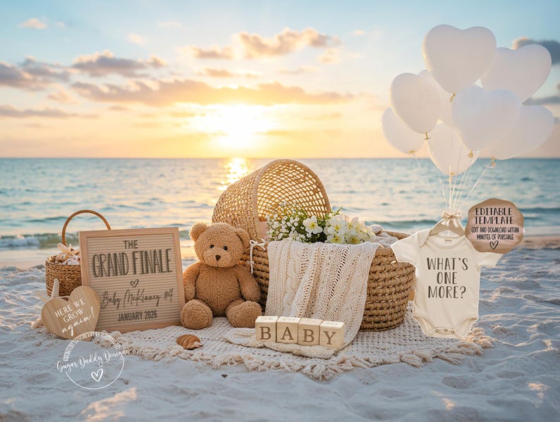 Puede incluir: Escena de playa con art&iacute;culos de anuncio de beb&eacute;. Incluye un oso de peluche, una pizarra con texto, un body de beb&eacute; que dice "WHAT'S ONE MORE?", globos y una cesta. La escena est&aacute; ambientada al atardecer.