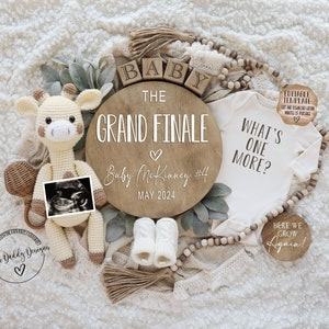 Annuncio di gravidanza neutro digitale, ultimo, gran finale, annuncio di nascita di un orsetto di peluche, social media, modello modificabile, ancora uno
