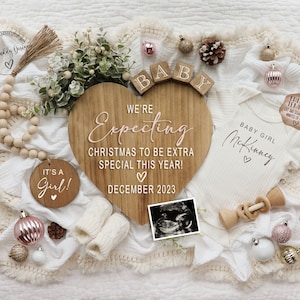 Anuncio de embarazo de Navidad para niñas digital, anuncio de niña para diciembre, revelación de género de niña, plantilla editable, redes sociales