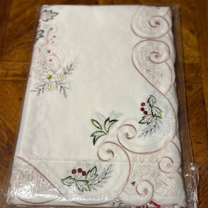 Avonlea broderad duk med servetter, 13 delar, set med PION-design, stor duk. Maskinbroderad middagsduk