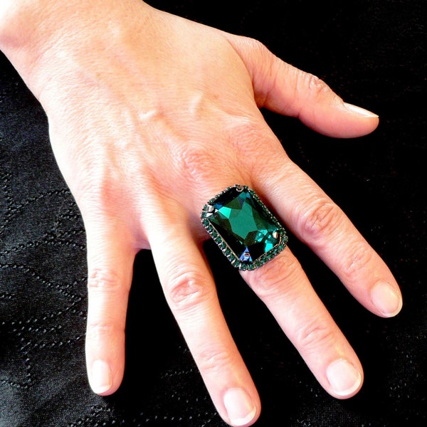 Grande bague ajustable en cristal Swarovski vert émeraude sertie avec strass