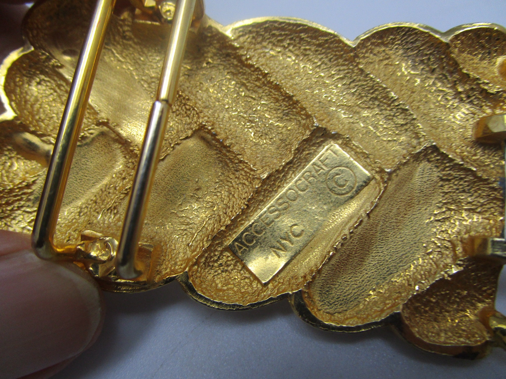 VTG. ACCESSOCRAFT WOMENS GOLDTONE ORNATE WIDE BELT BUCKLE 7.75X2.75\