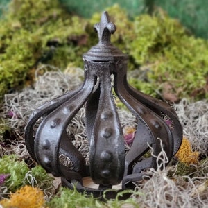 Cast Iron Metal Crown Home Garden Cabin Decor