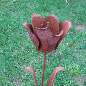 Cut Iron Metal Tulip Flower Plant Stake Garden Landscape Lawn Yard Outdoor Decor