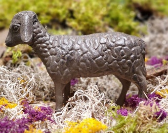 Solid glass press paper 8x5x5 cm with 3D engraved shepherd with sheep over the shoulders