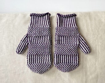 Knitting Pattern - Static Mittens
