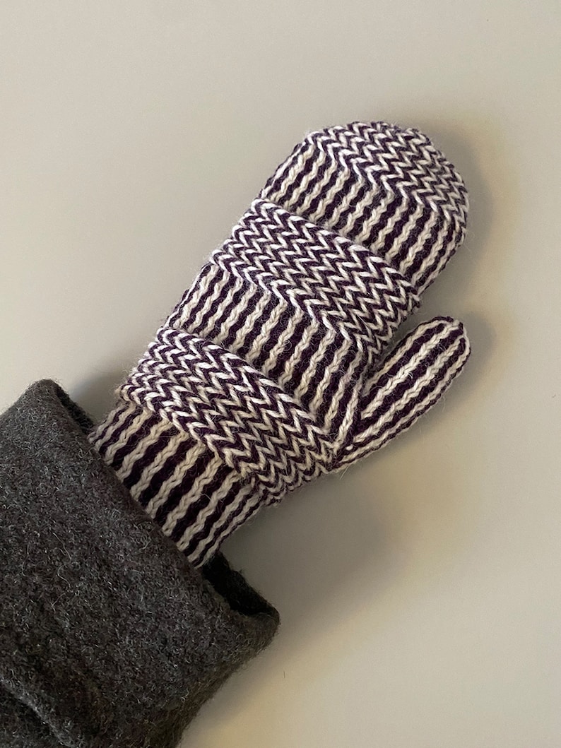 Knitting Pattern Static Mittens image 2